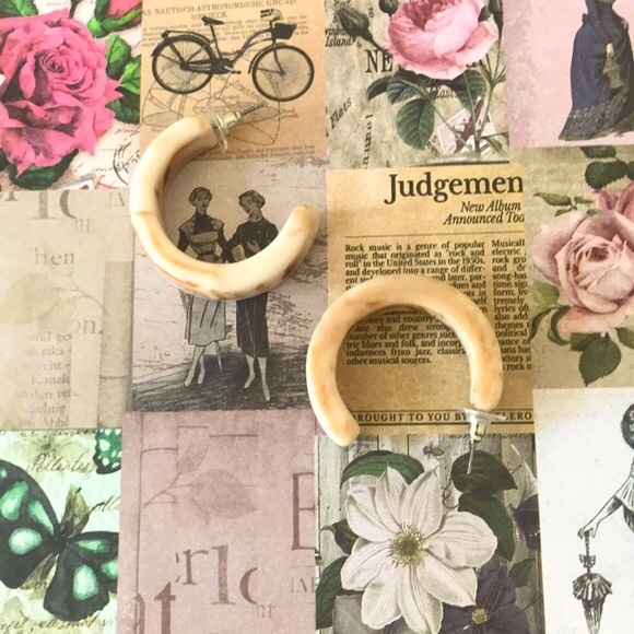 Marbled Half Hoop Earring - Picture 5 of 7